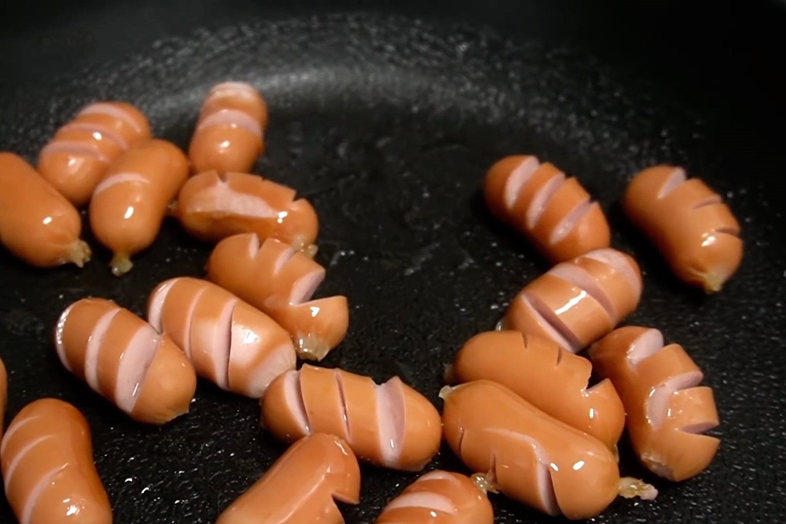 Bua sang ngon tu xuc xich hinh anh