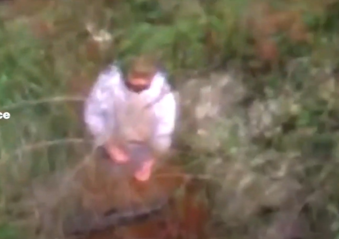 Truc thang tim thay cau be 3 tuoi trong rung sau 3 ngay mat tich hinh anh