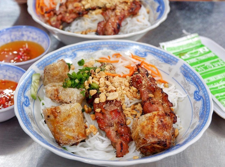 TP.HCM cho quan an mo cua anh 4