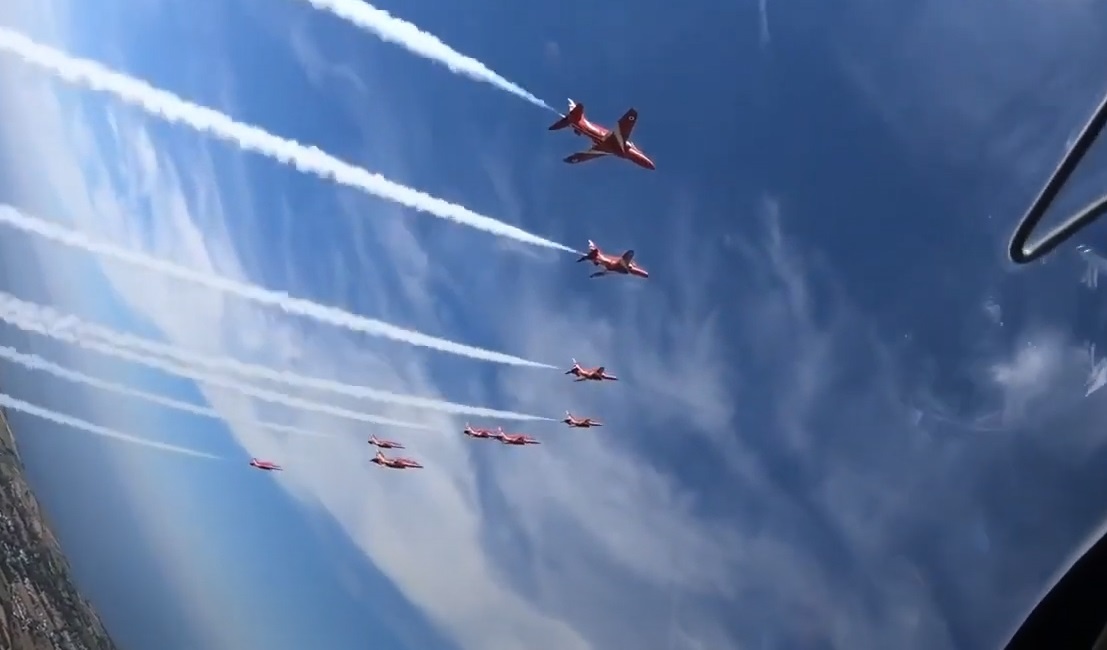 Canh quay ben trong buong lai doi may bay bieu dien hinh anh