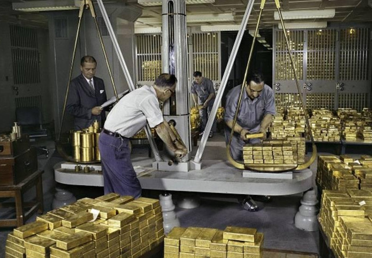 Kho vang hon 6.000 tan cho khach tham quan nhung cam chup anh hinh anh