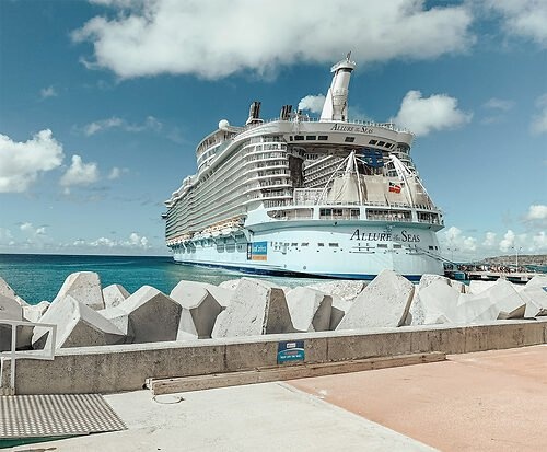 Tau du lich lon nhat the gioi anh 8