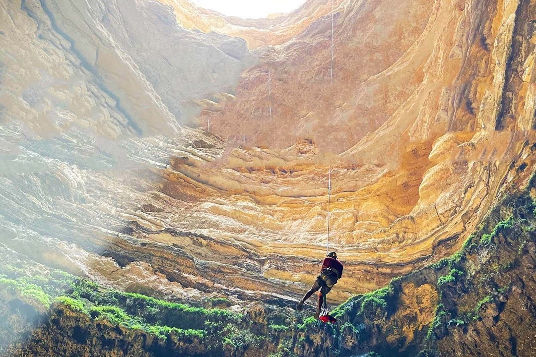 'Gieng dia nguc' o Yemen lan dau duoc kham pha hinh anh