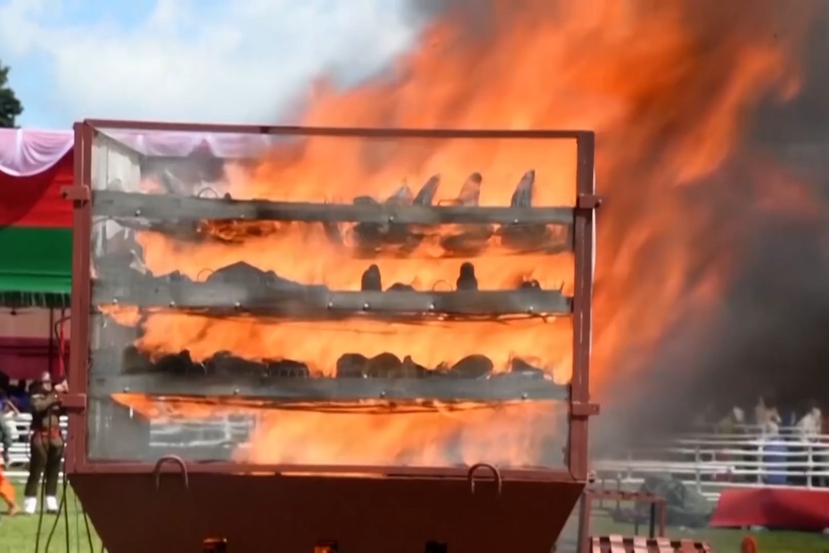 An Do tieu huy hang nghin sung te giac hinh anh