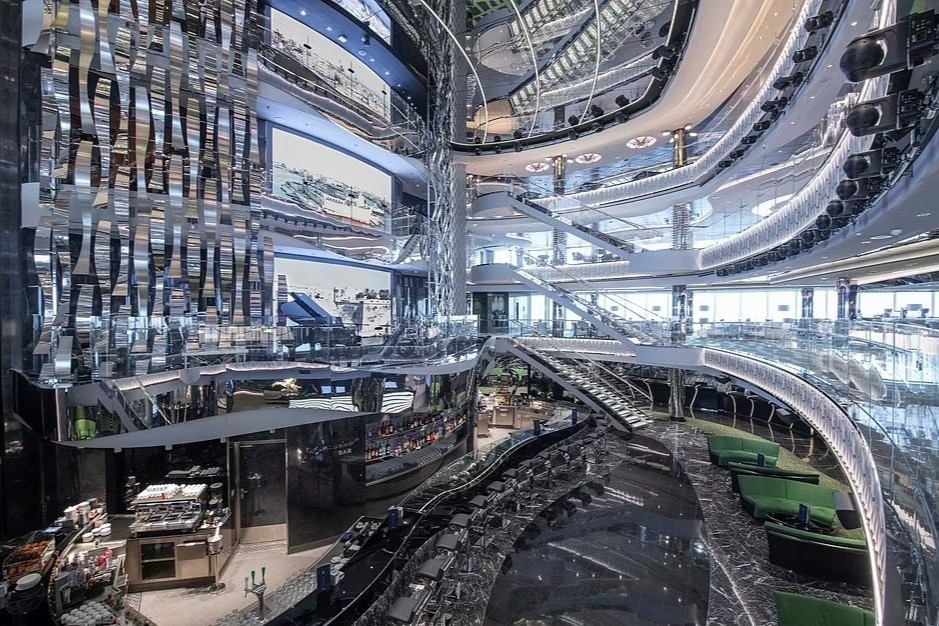 Noi that nguy nga ben trong tau du lich khong lo hinh anh