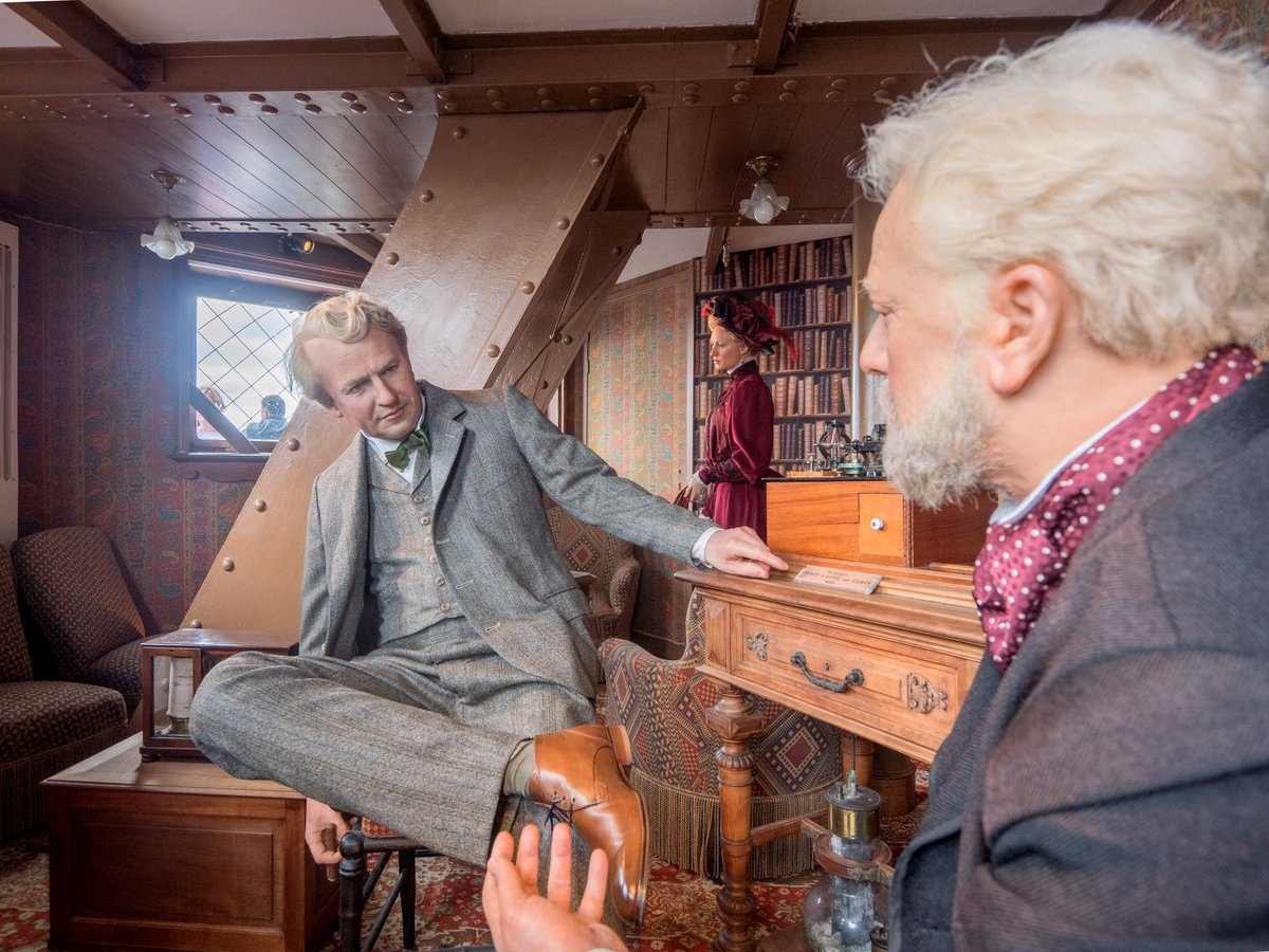 Can ho bi mat tren thap Eiffel anh 10