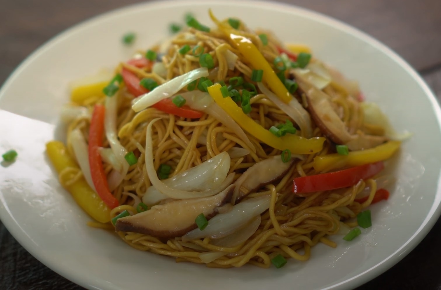 Lam mi xao rau cu nhanh bang nhung nguyen lieu san co hinh anh