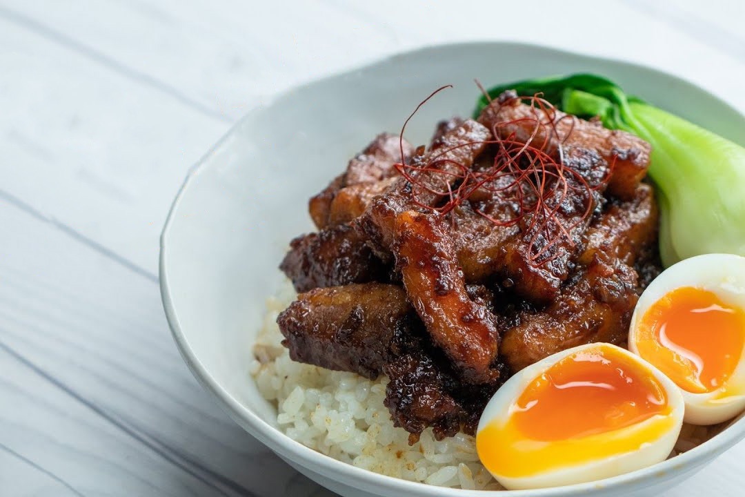 Cach lam com thit kho kieu Dai Loan hinh anh