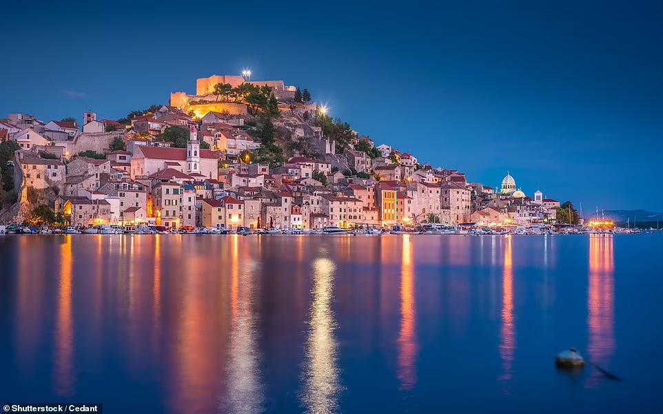 Hòn đảo hình dấu vân tay ngoài khơi Croatia ảnh 6 Hon dao hinh dau van tay ngoai khoi Croatia anh 6