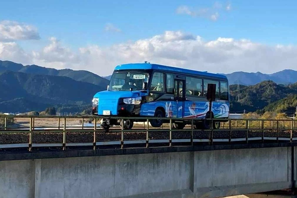 Phuong tien vua la tau hoa vua la oto dau tien tren the gioi hinh anh