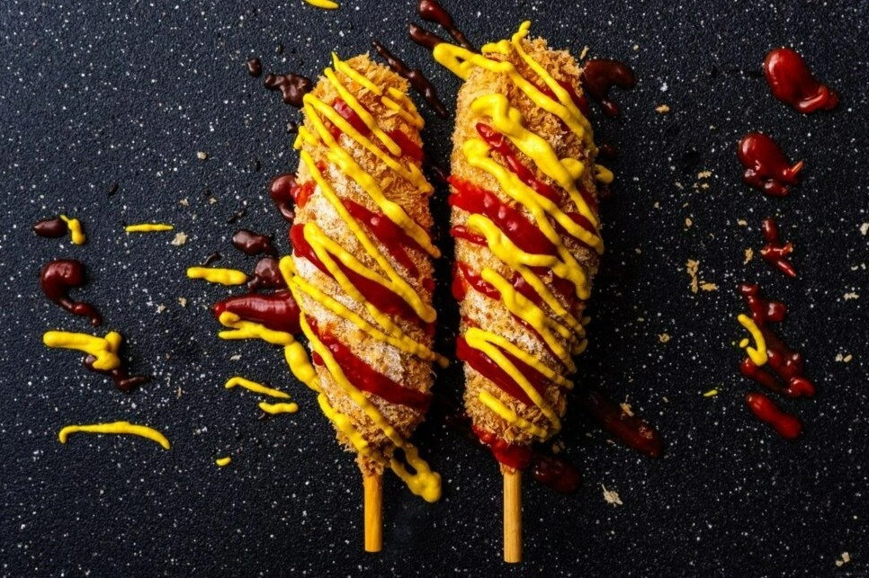 Tu lam hotdog pho mai Han Quoc gion rum tai nha hinh anh