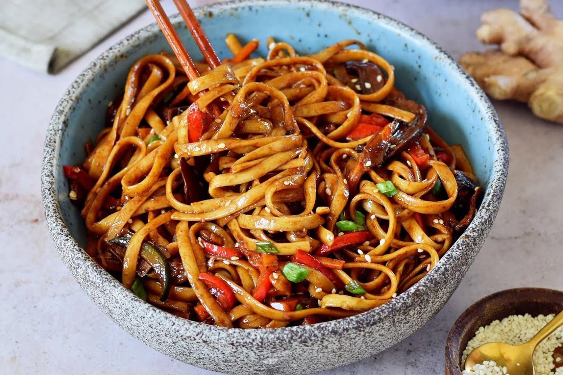 15 phut lam mi xao rau cu thanh dam hinh anh