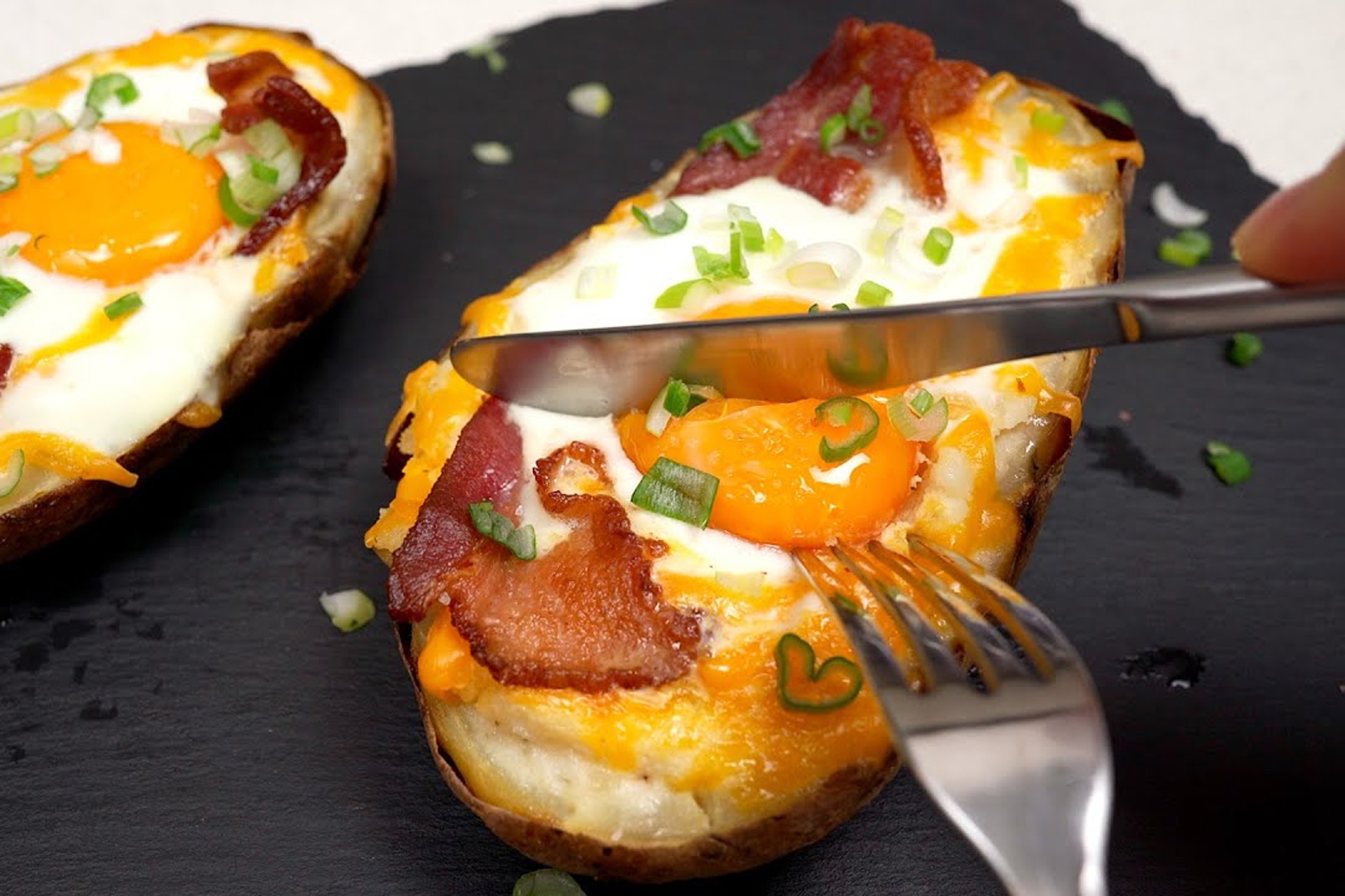 Bua sang nhanh gon voi khoai tay va trung hinh anh