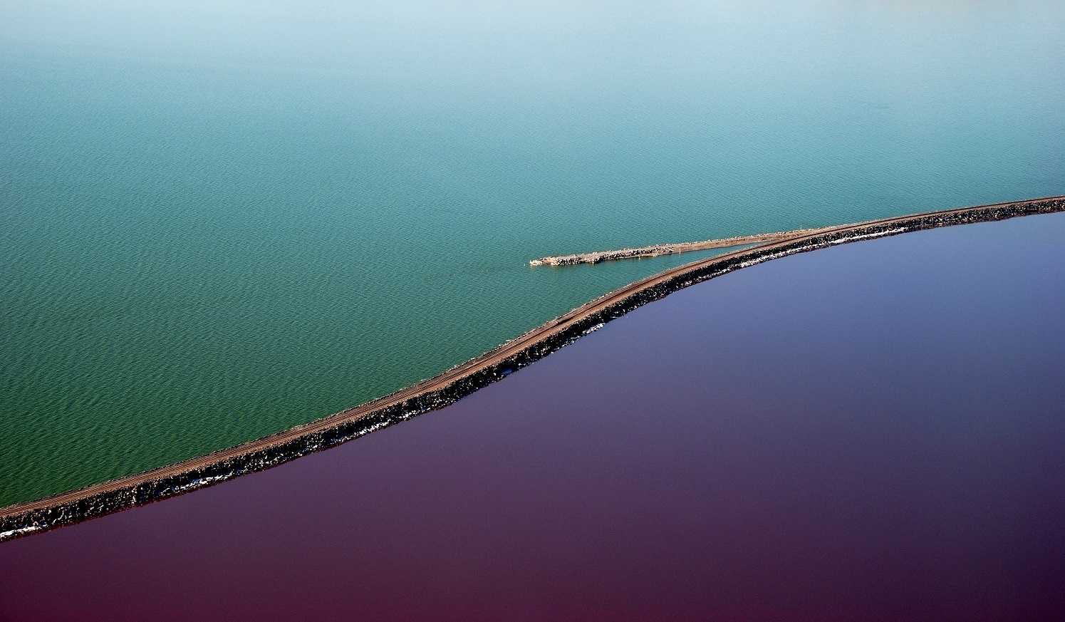 Ho nuoc man duoc menh danh 'Bien Chet cua My' hinh anh