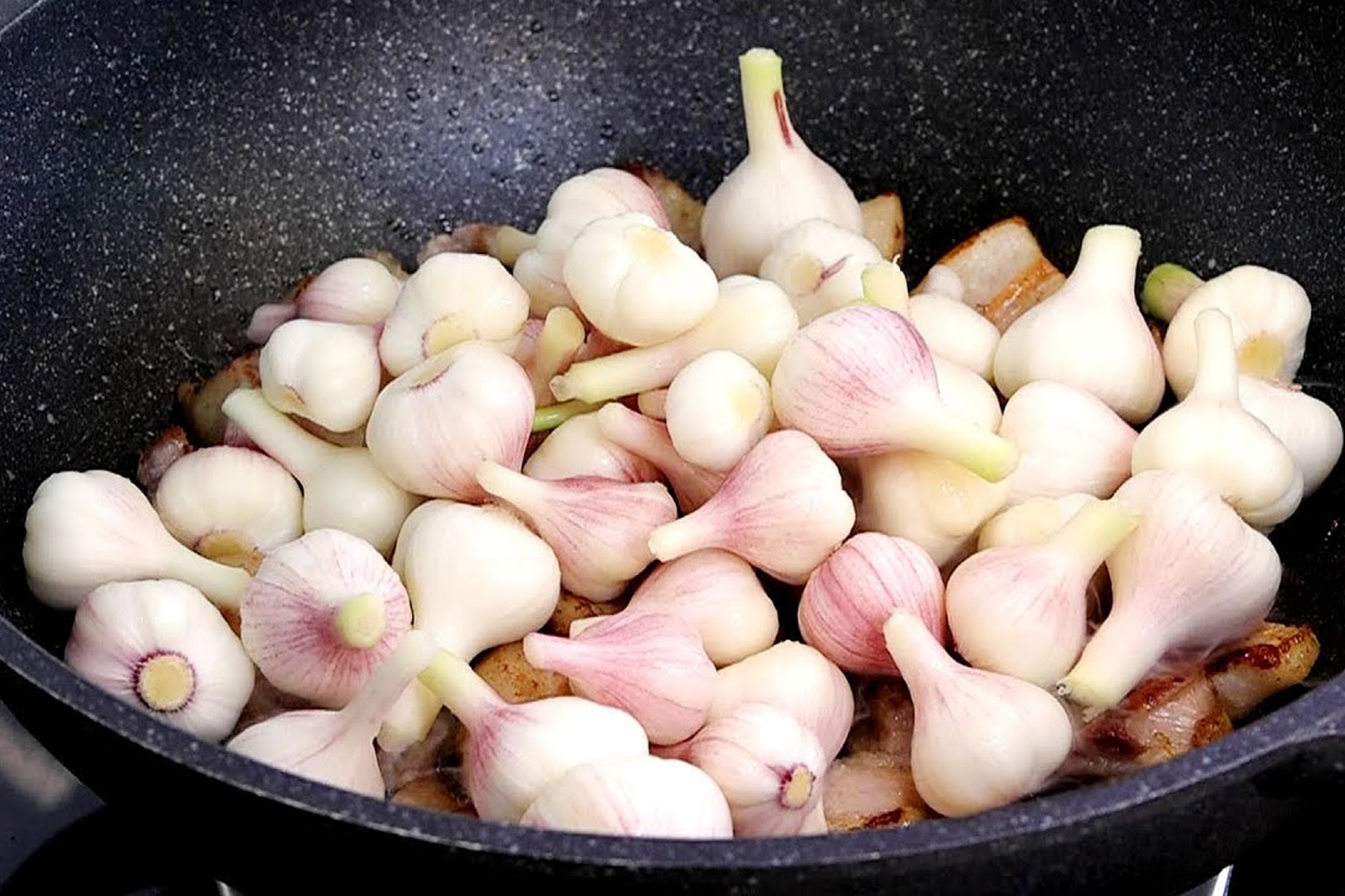 Cach lam thit kho toi la mieng cho ngay Tet hinh anh