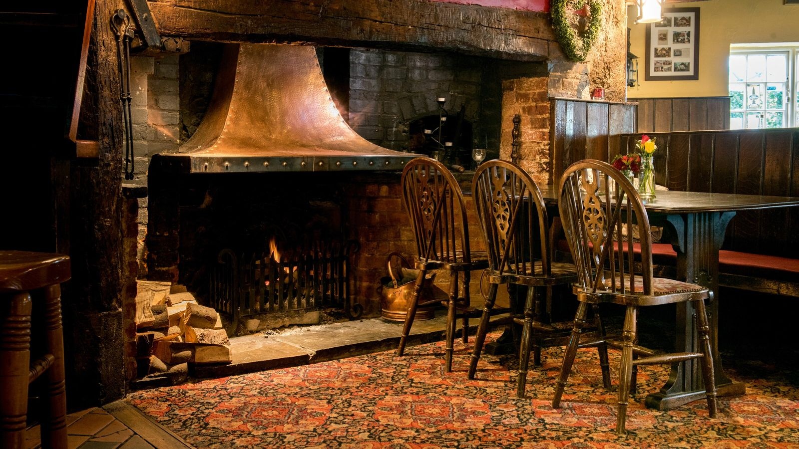 Ye Olde Fighting Cocks anh 4