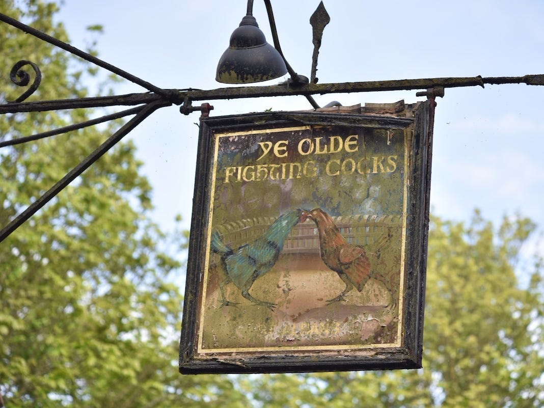 Ye Olde Fighting Cocks anh 9