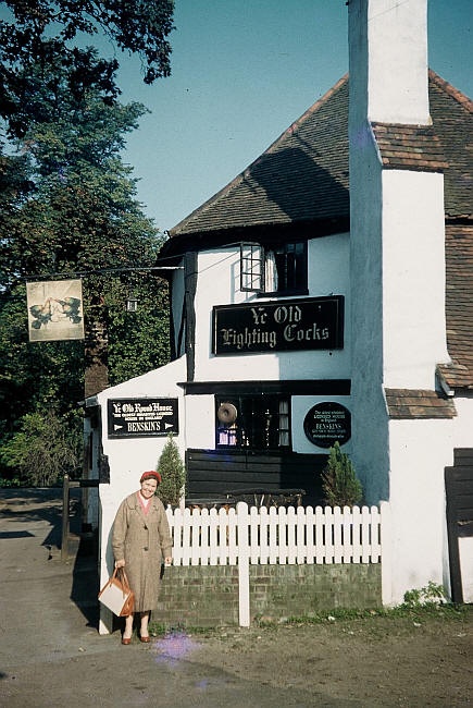 Ye Olde Fighting Cocks anh 6
