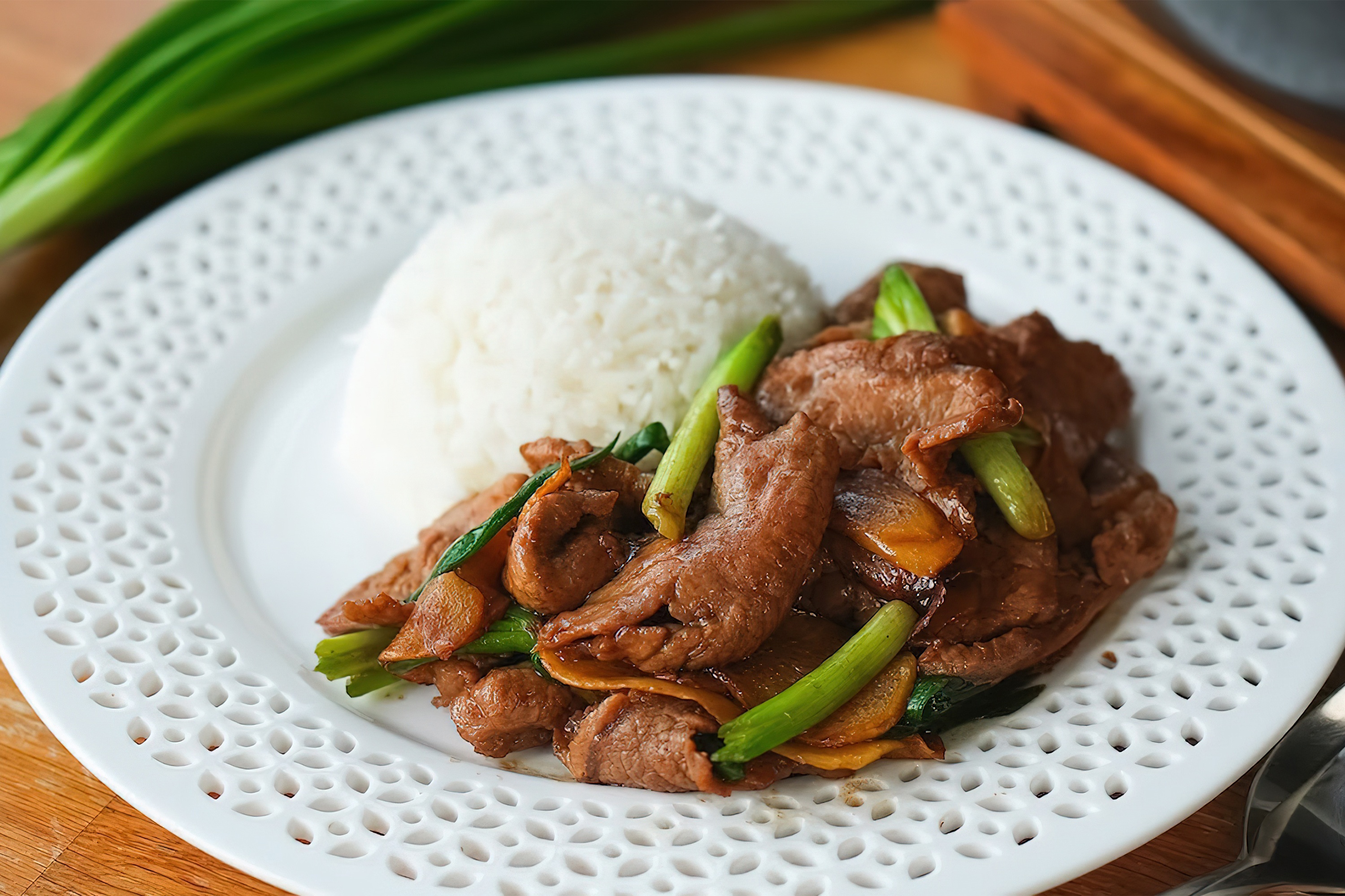 Cach xao thit bo voi gung hao com hinh anh