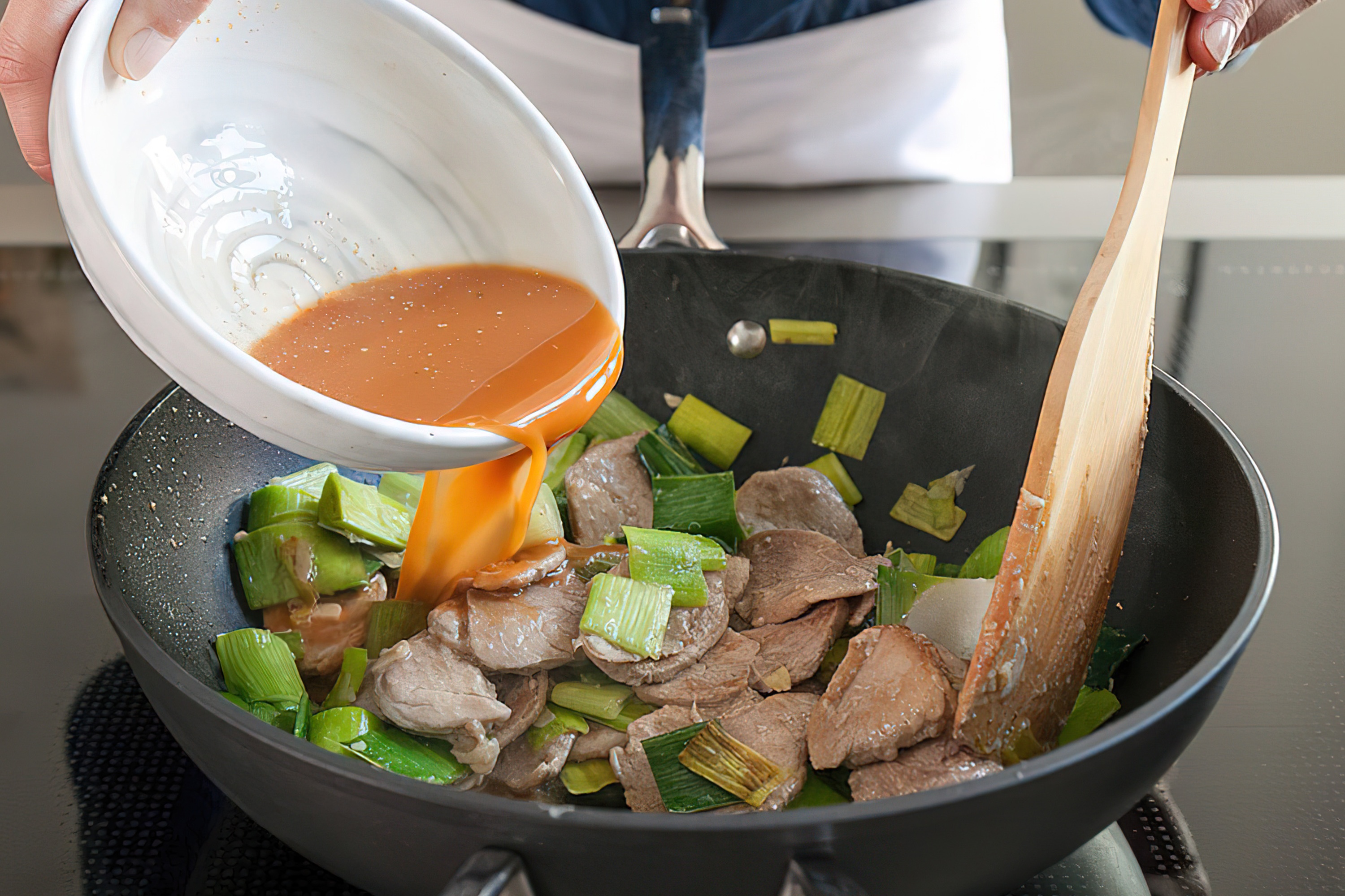 Mon thit heo xao toi tay dam sot cho mam com chieu anh 7