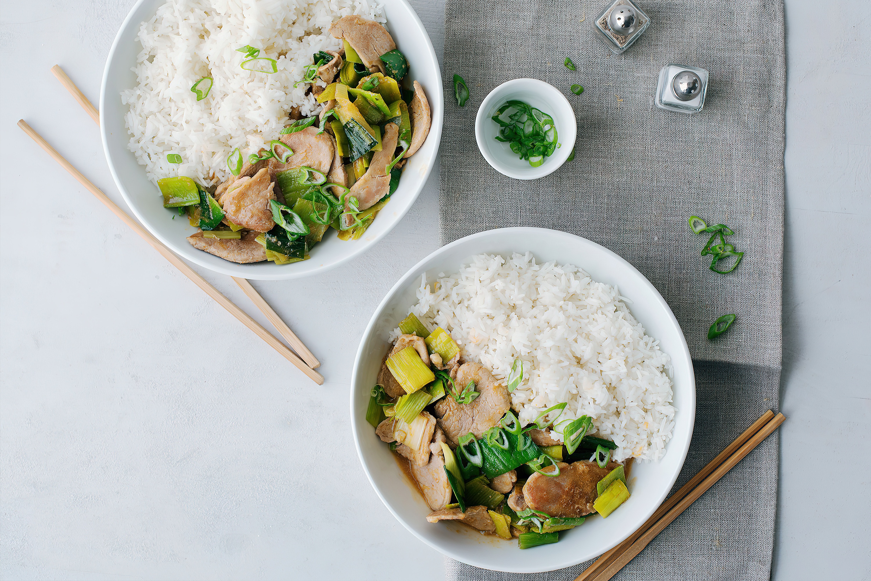 Mon thit heo xao toi tay dam sot cho mam com chieu anh 1