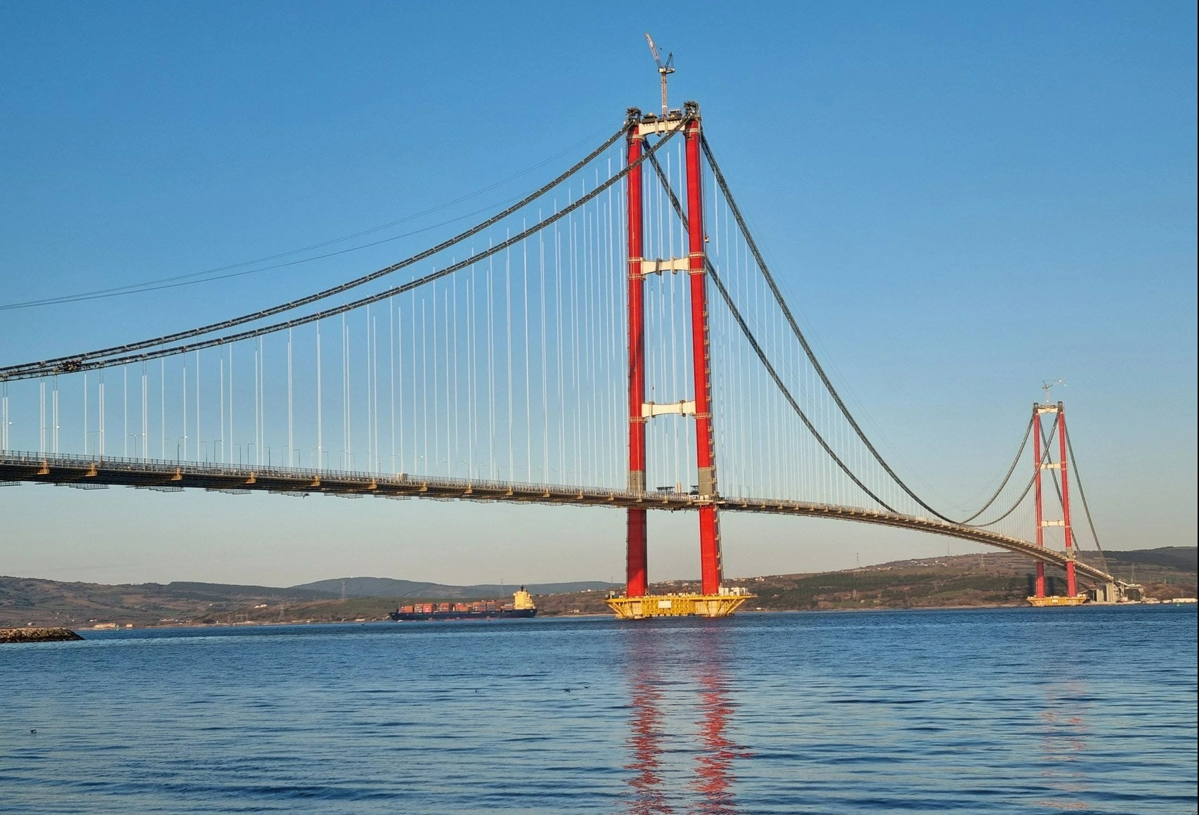 Cau treo dai nhat the gioi ket noi luc dia A - Au hinh anh