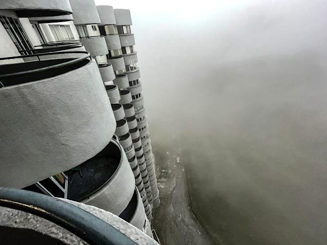 Khach san ma am anh 11