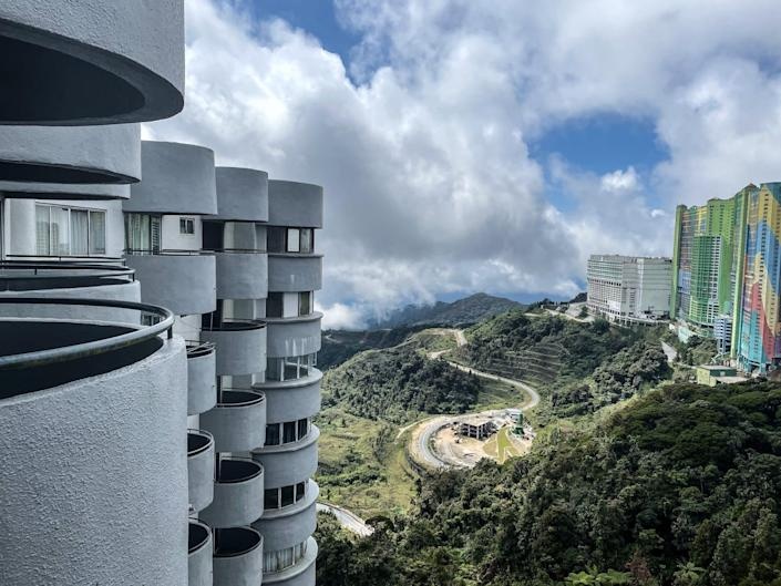 Khach san ma am anh 12