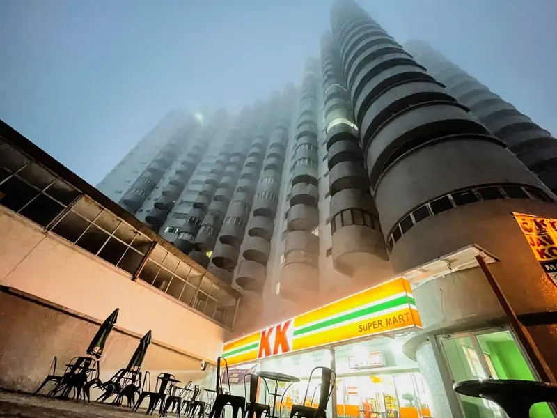 Khach san ma am anh 2