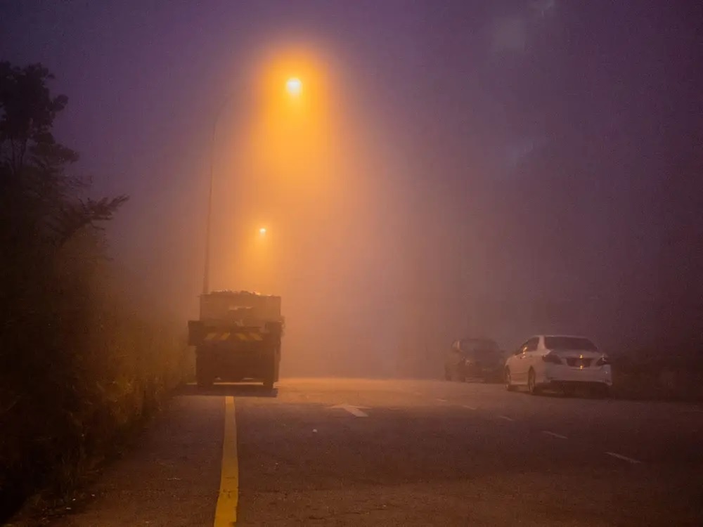 Khach san ma am anh 1