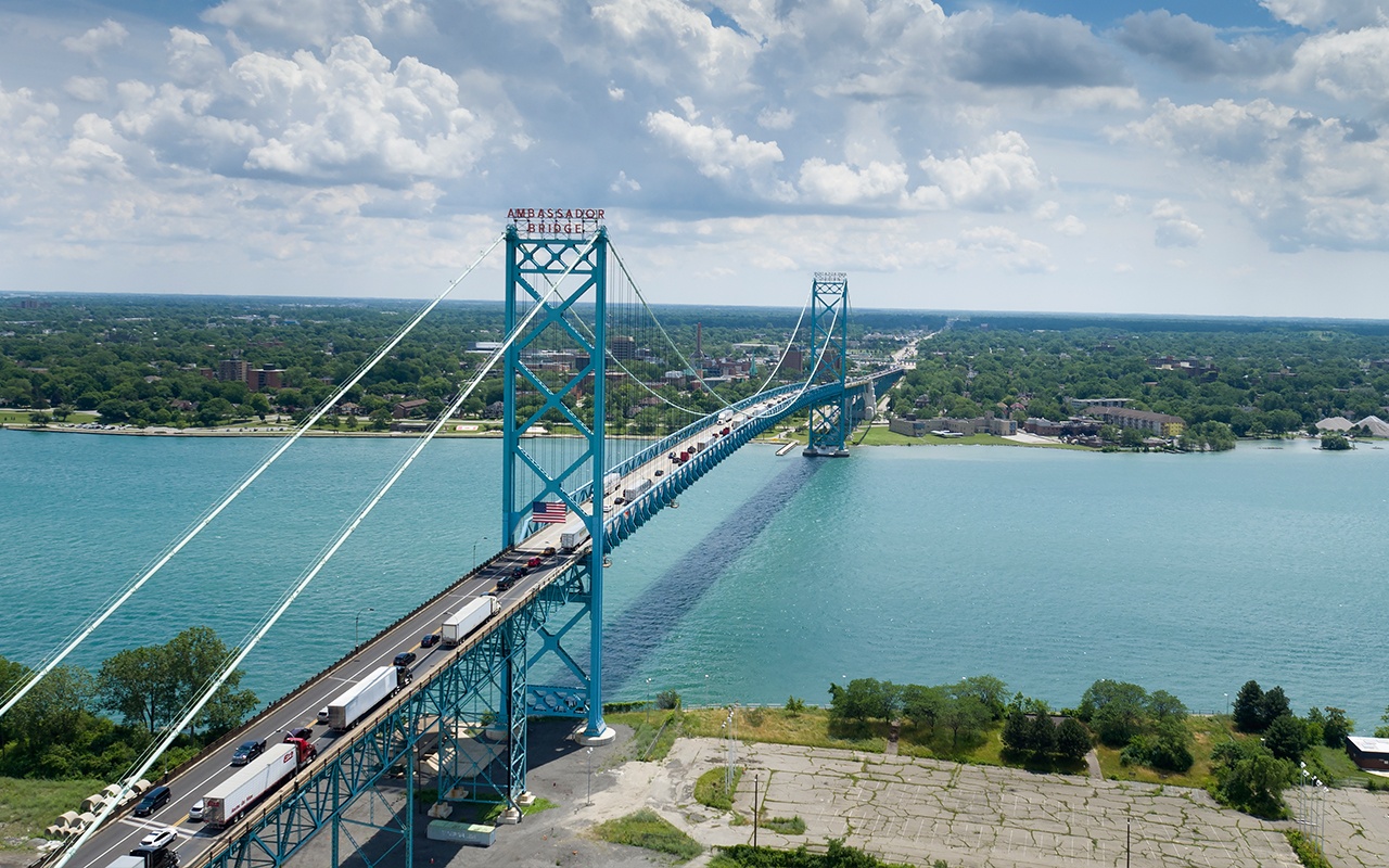 cau xuyen bien gioi anh 1