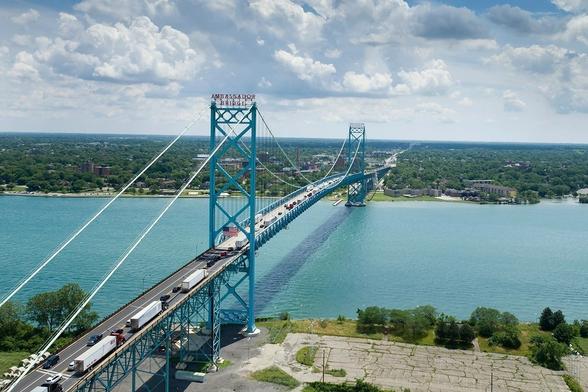 7 cay cau xuyen bien gioi an tuong hinh anh