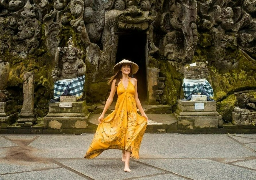 Du khach da tiem vaccine khong can xet nghiem khi den Bali hinh anh