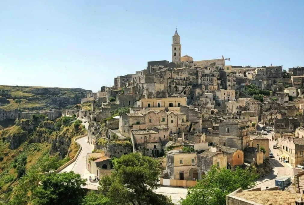 Thanh pho hang dong 9.000 nam tuoi o Italy hinh anh