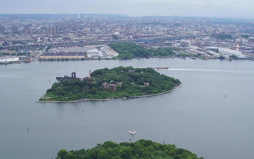 2 hon dao bo hoang giua khu dat vang New York hinh anh