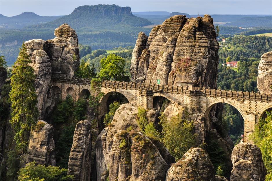 Nhung cay cau tram tuoi co kien truc ngoan muc hinh anh