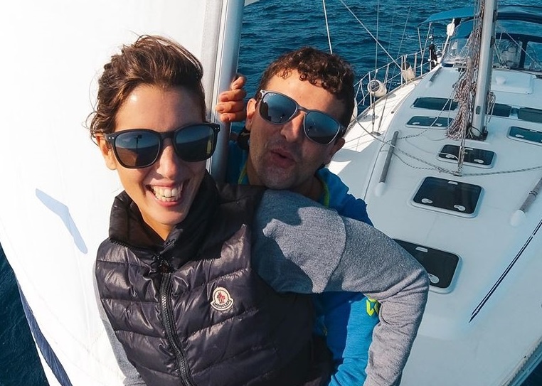 Cap doi song tren thuyen buom 3 nam de du lich khap the gioi hinh anh