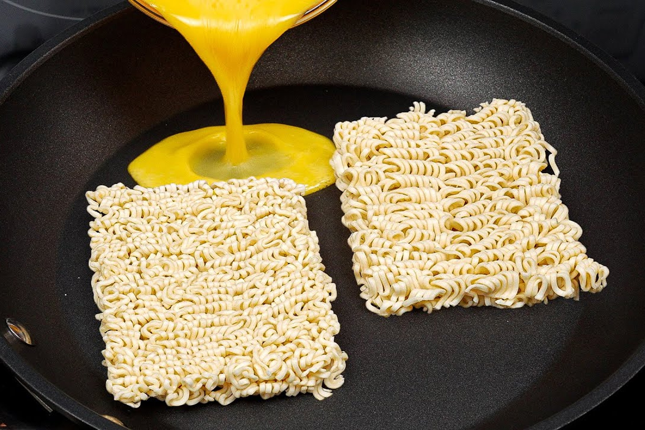 10 phut lam mi tron trung sot dam da hinh anh