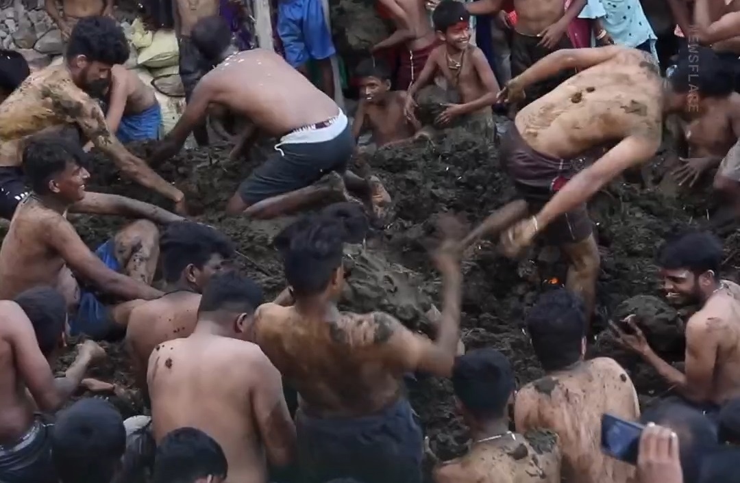 Le hoi nem bun ban noi tieng o An Do hinh anh