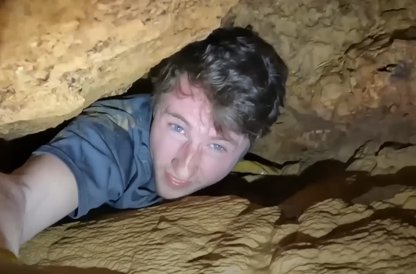 Kham pha hang dong bi an trong rung sau o My hinh anh