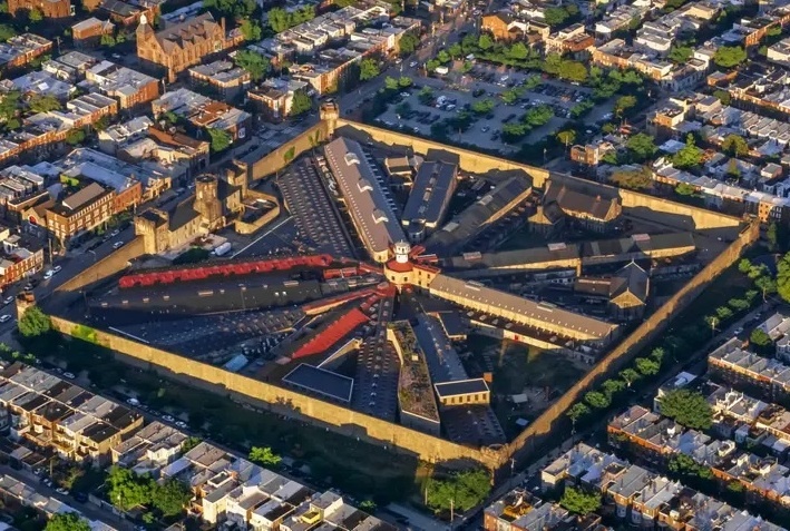 Cau truc dac biet cua nha tu khet tieng o My hinh anh