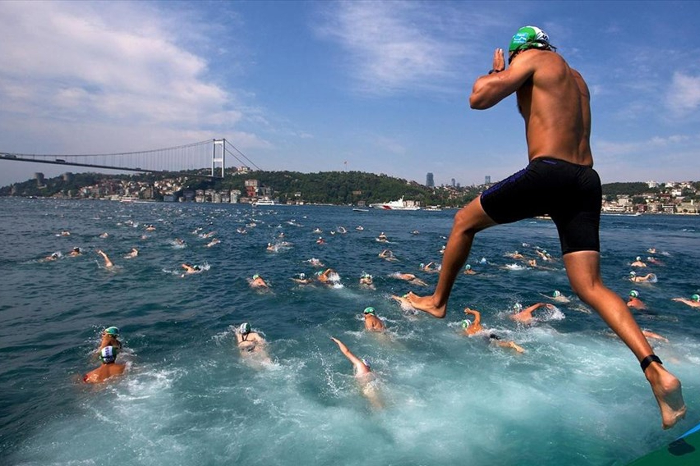 Bai bien nam giua 2 luc dia chat kin du khach hinh anh