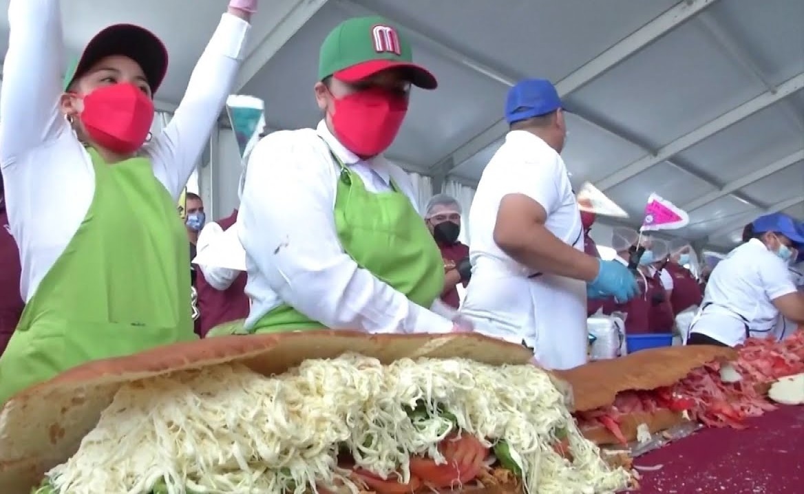 Ky luc banh sandwich dai nhat the gioi hinh anh