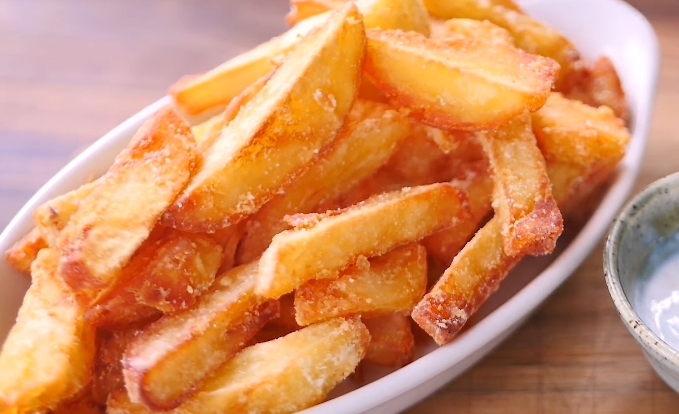 Hoc lam mon khoai tay chien sieu gion hinh anh