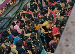 Canh chen chuc gio di lam dien ra tren khap the gioi hinh anh