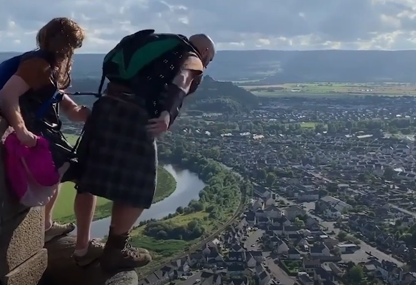 Nhay du mao hiem tren dai tuong niem cao 70 m hinh anh