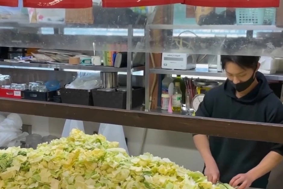 Quan an duong pho ban hang nghin suat com moi ngay hinh anh