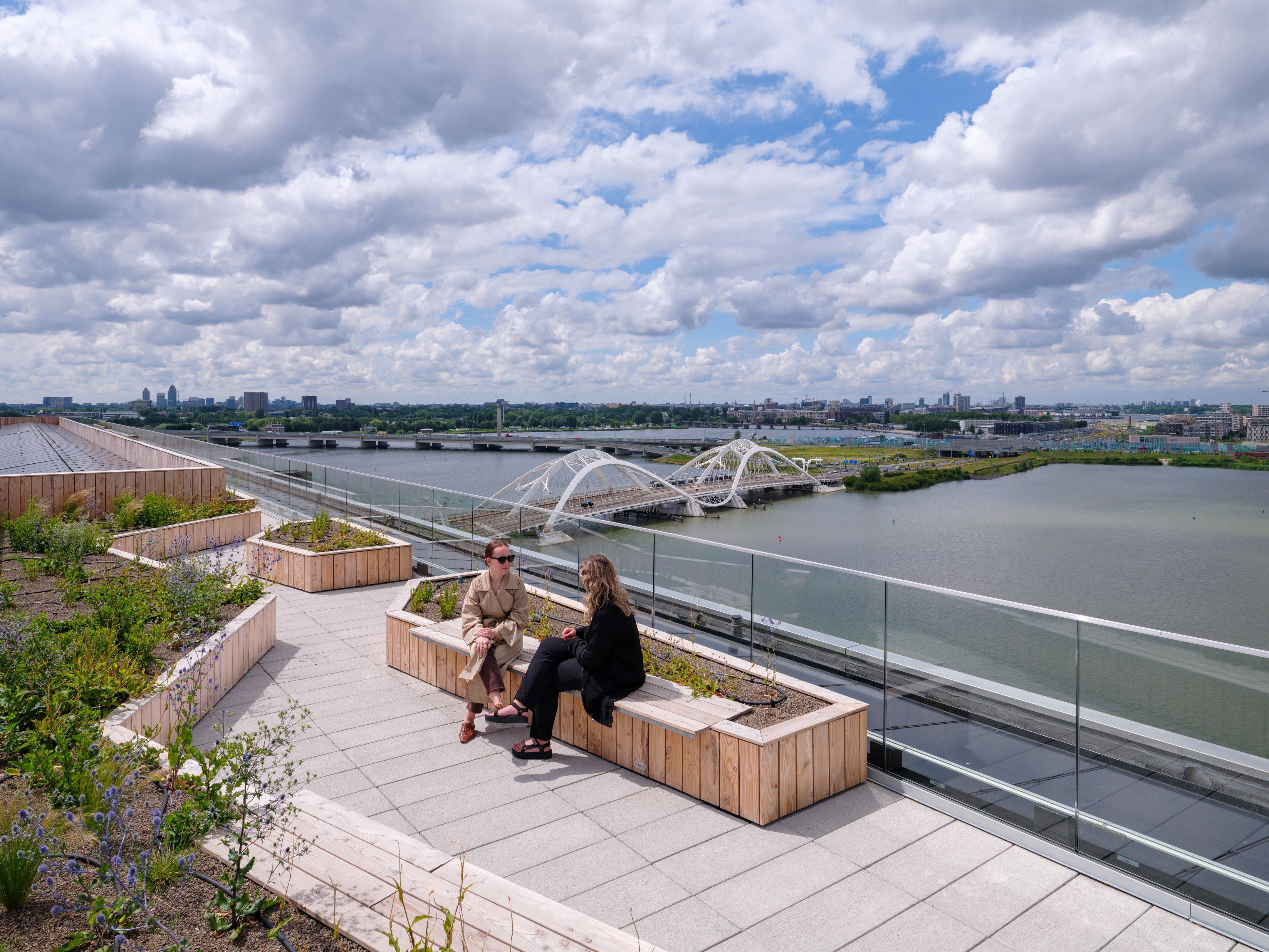 Tòa nhà hình mũi tàu ảnh 8 Toa nha hinh mui tau anh 8