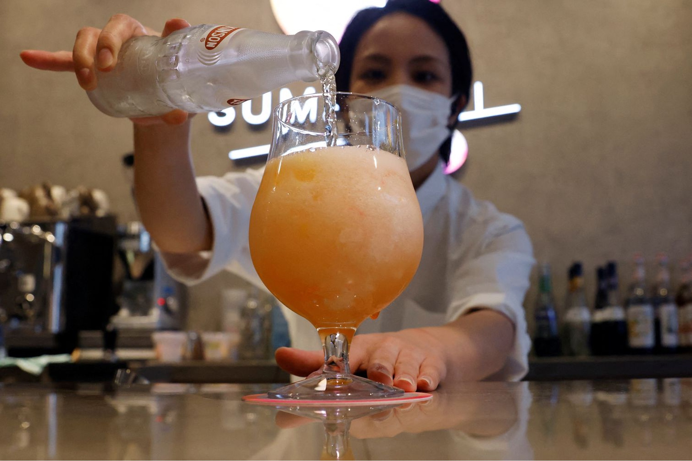 Do uong khong con len ngoi o Nhat hinh anh