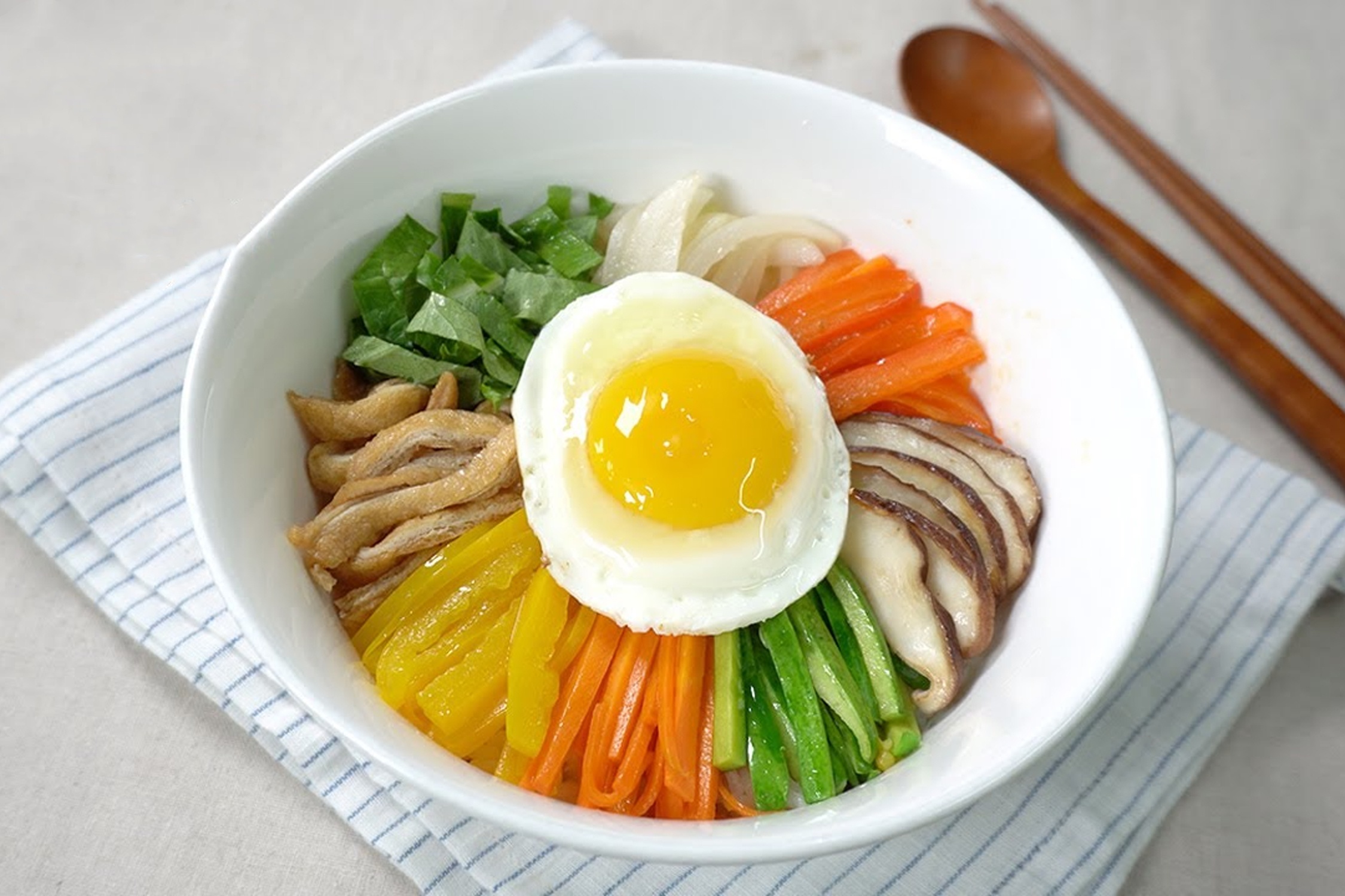 Cach lam com tron kieu Han Quoc hinh anh